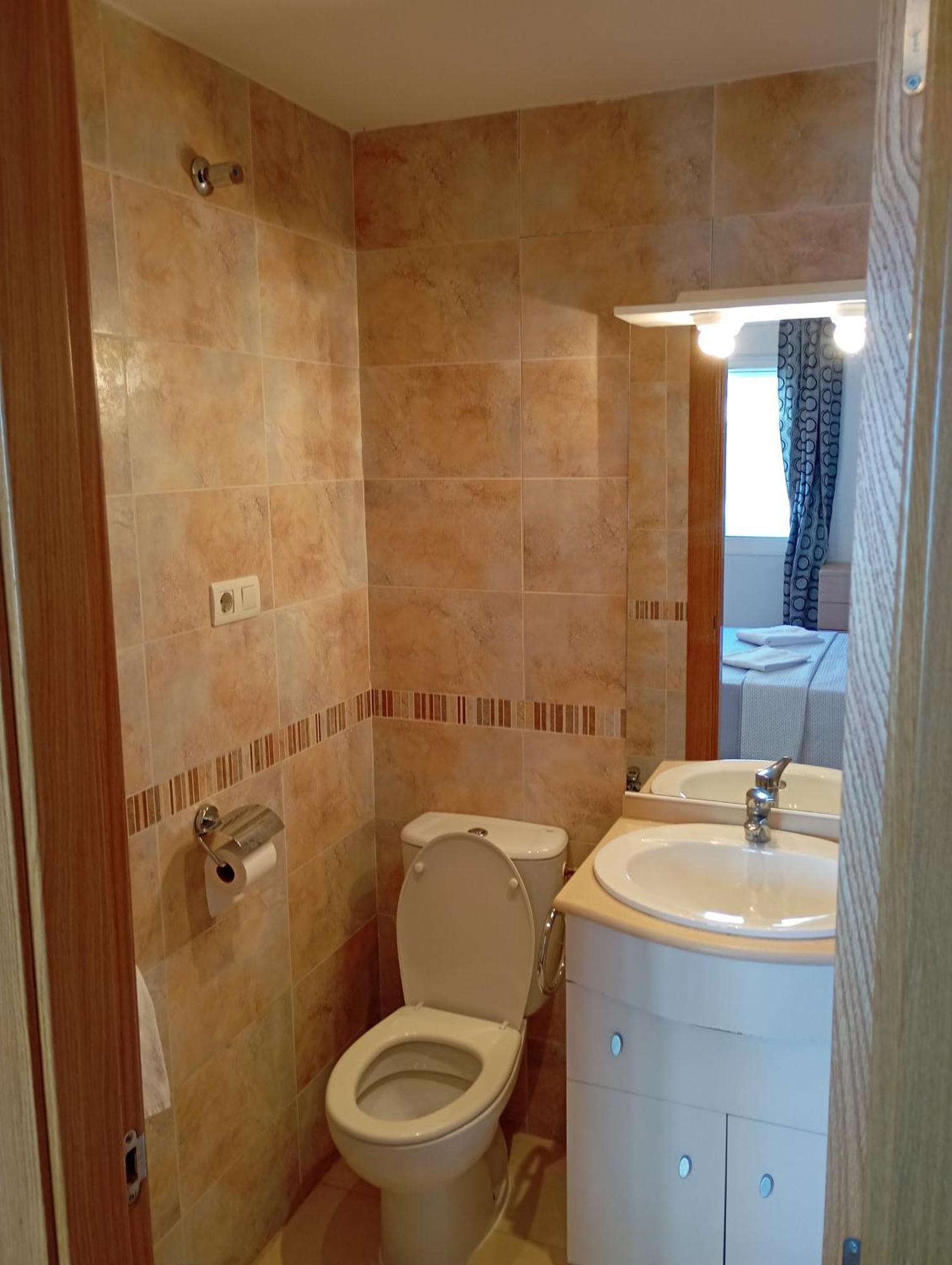 Apartamentos Danesp-Playa De Les Amplaries Marina Dor- Frontales Al Mar โอโรเปซาเดลมาร์ ภายนอก รูปภาพ